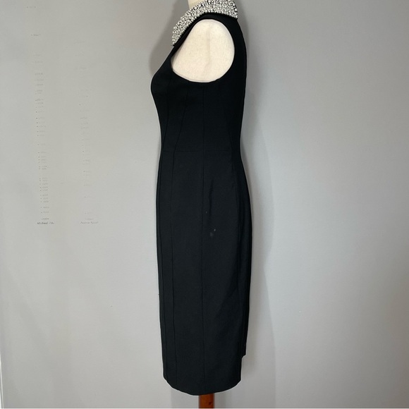 Maggy London Sheath Dress Size 4 Black with Pearl Peter Pan Collar Zip Up Back - Picture 3 of 16